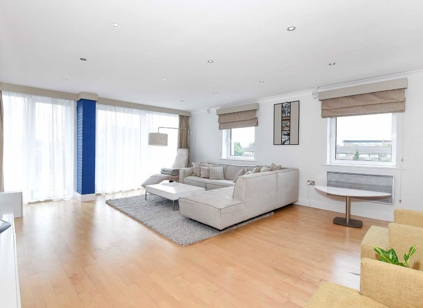 Properties let in Holland Gardens - TW8 0BF view4