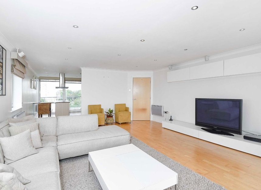 Properties let in Holland Gardens - TW8 0BF view2