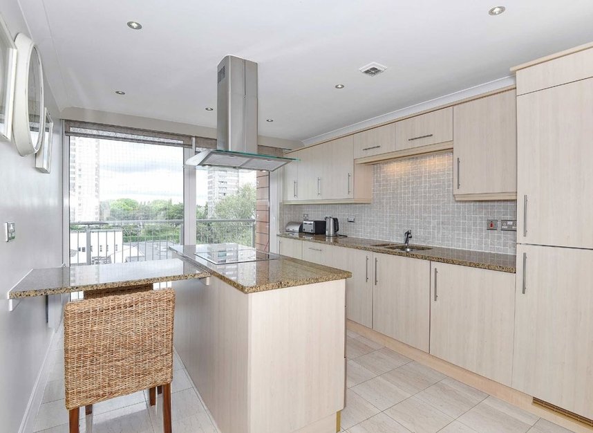 Properties let in Holland Gardens - TW8 0BF view5