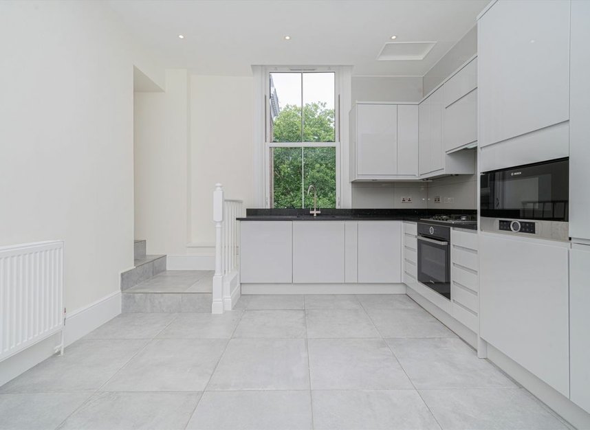 Properties to let in Holland Park Gardens - W14 8DZ view3
