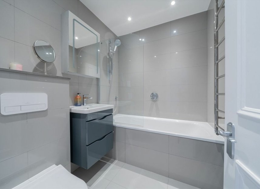 Properties to let in Holland Park Gardens - W14 8DZ view6
