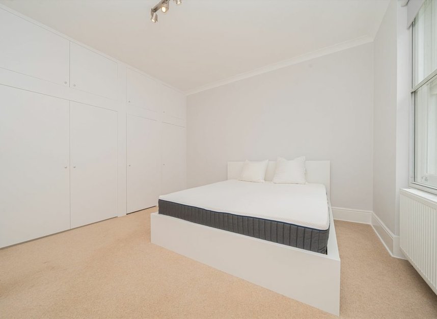Properties to let in Holland Park Gardens - W14 8DZ view4