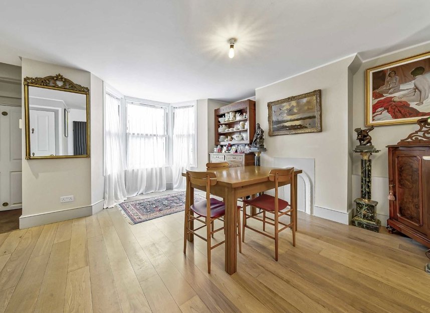 Properties let in Holly Park Road - N11 3HD view4