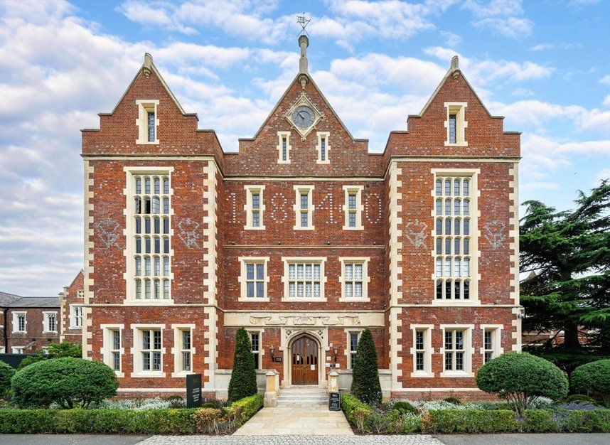 Properties let in Holt Gardens - SW17 7FX view1