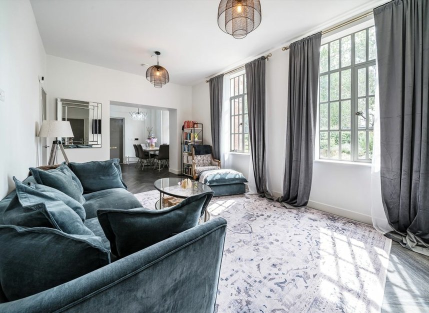 Properties let in Holt Gardens - SW17 7FX view2