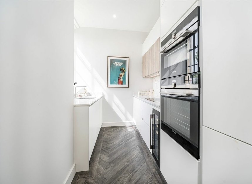 Properties let in Holt Gardens - SW17 7FX view4