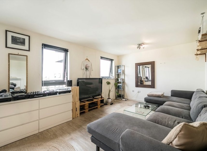 Properties let in Homerton Road - E9 5FF view3