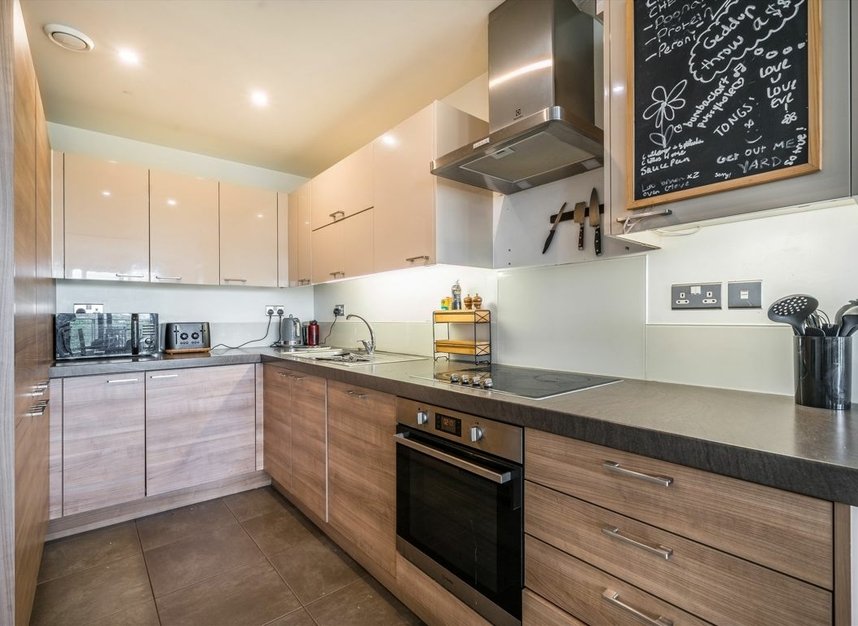 Properties let in Homerton Road - E9 5FF view4