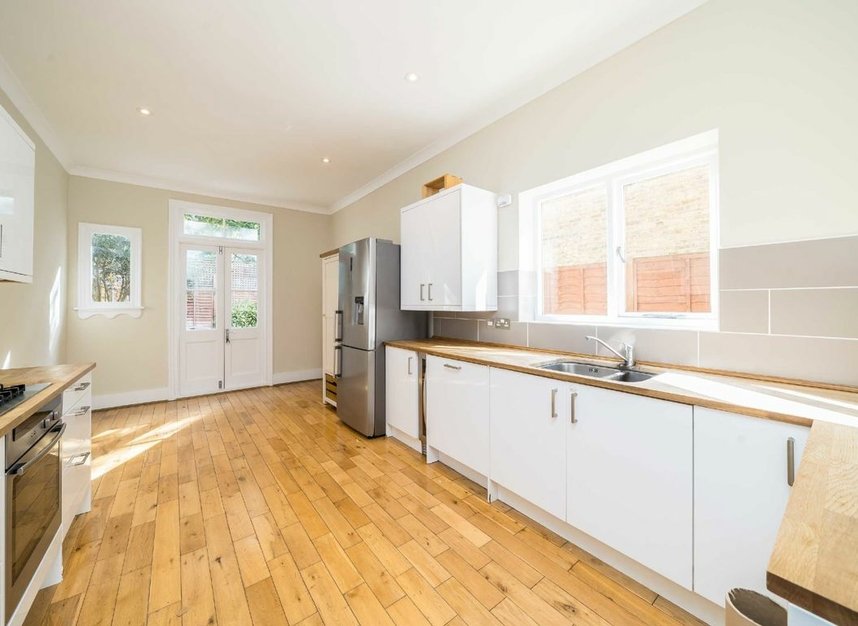 Properties let in Honeybrook Road - SW12 0DP view3