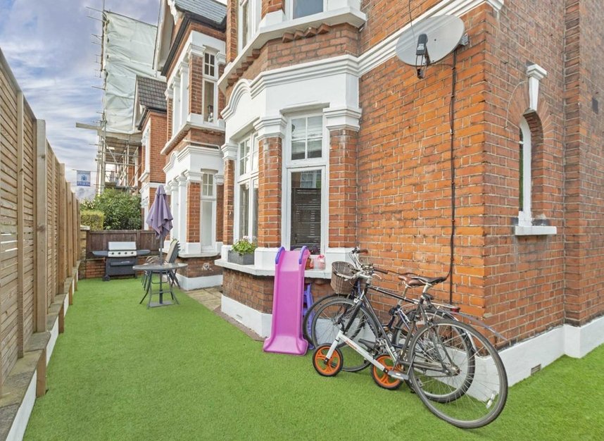 Flat to rent in Jeddo Road, London, W12 (Ref 228963) Dexters