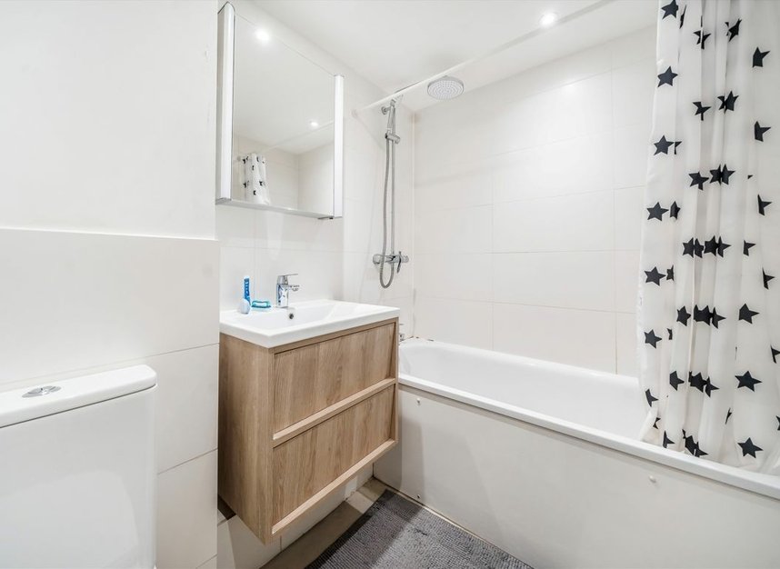 Properties to let in Justin Close - TW8 8QR view7