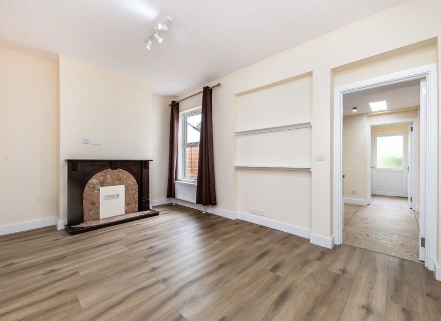 Properties to let in Kenlor Road - SW17 0DF view2