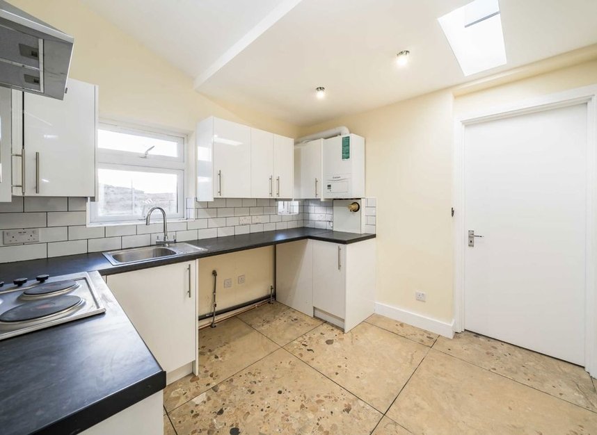 Properties to let in Kenlor Road - SW17 0DF view3