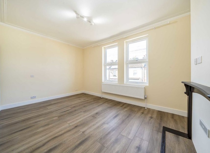 Properties to let in Kenlor Road - SW17 0DF view5