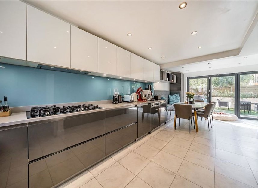 Properties to let in Kennet Street - E1W 2JA view2