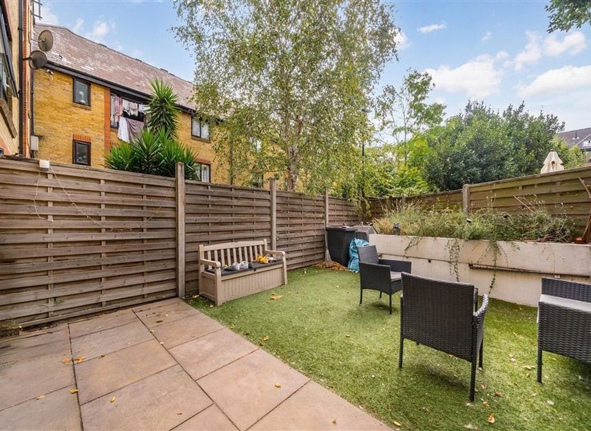 Properties to let in Kennet Street - E1W 2JA view9