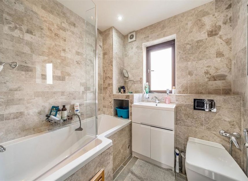 Properties to let in Kennet Street - E1W 2JA view5