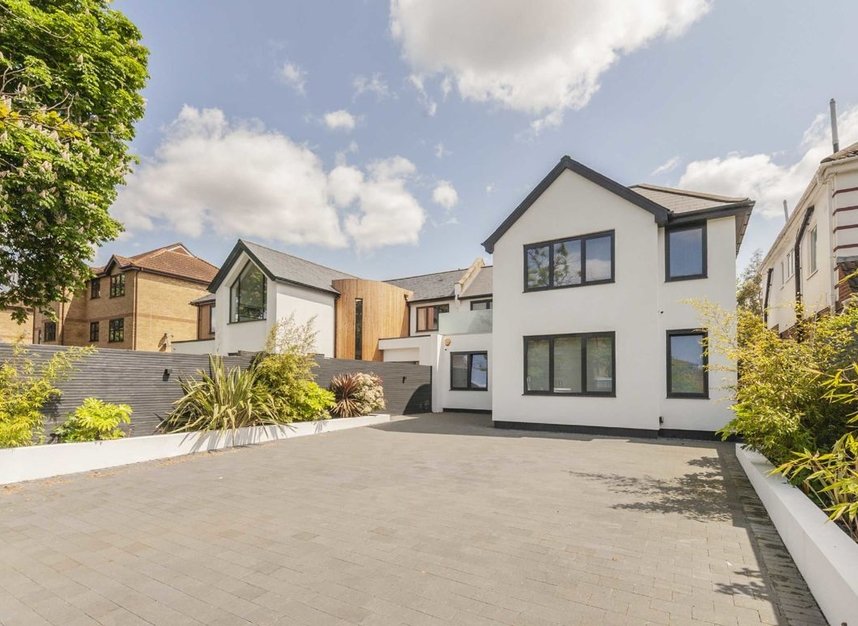 Kings Avenue, London, SW12