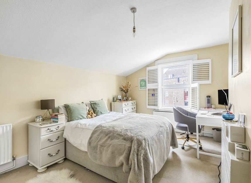 Properties to let in Kingswood Road - SW2 4JJ view5