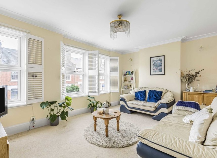 Properties to let in Kingswood Road - SW2 4JJ view2
