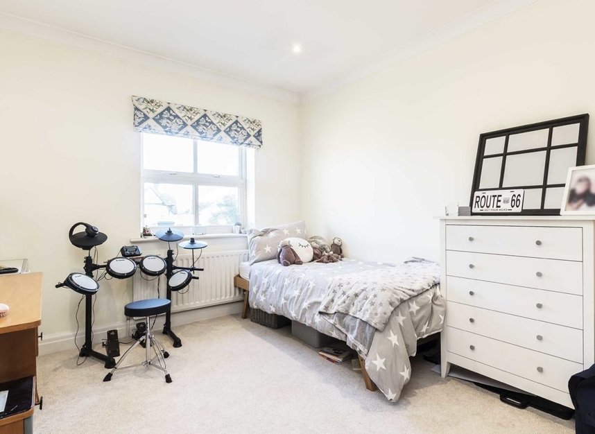 Flat to rent in Knights Place, Twickenham, TW2 (Ref 225364) Dexters