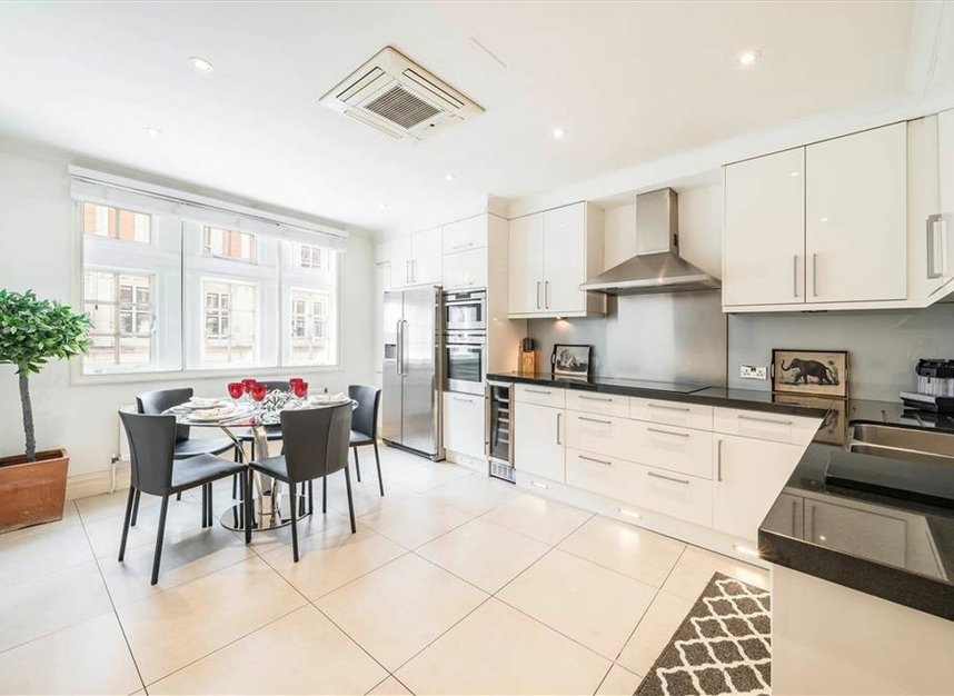 Properties to let in Knightsbridge - SW1X 7JW view2