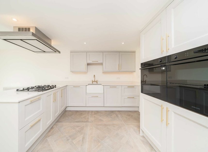 Properties let in Knowsley Road - SW11 5BL view4