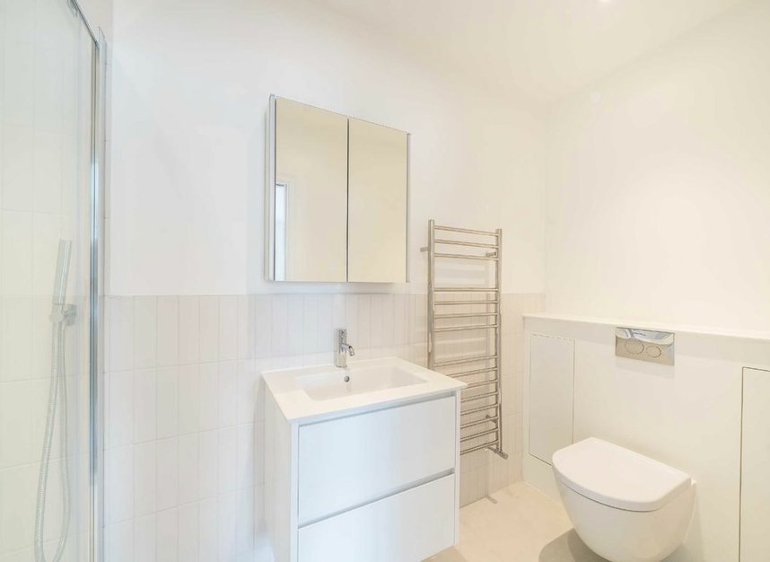 Properties let in Knowsley Road - SW11 5BL view7