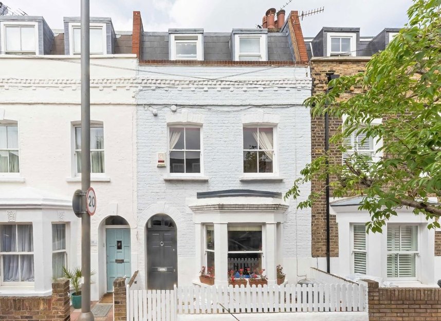 Properties let in Knowsley Road - SW11 5BL view1