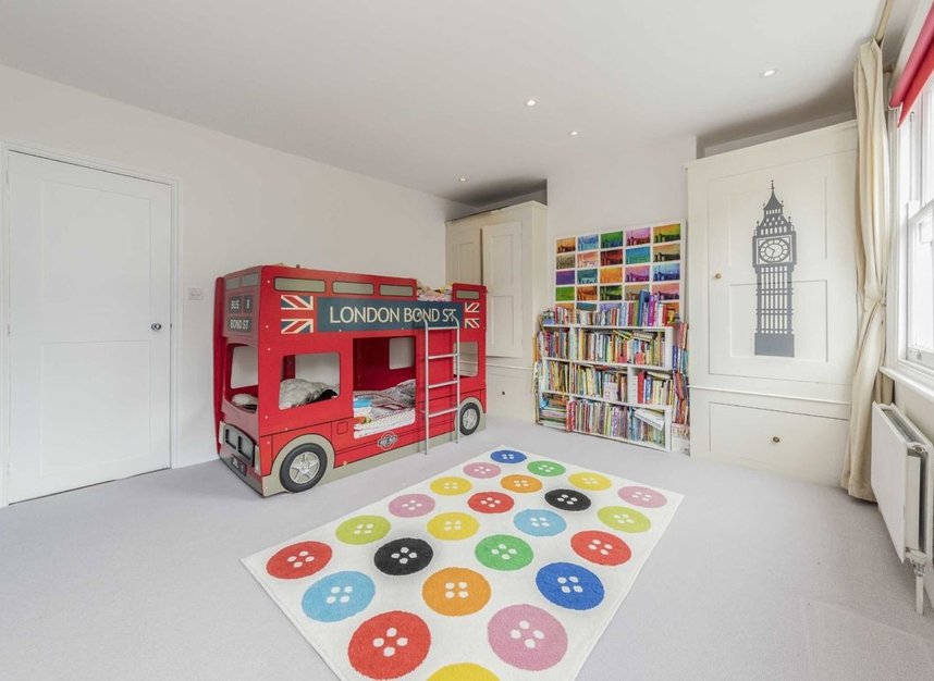 Properties let in Knowsley Road - SW11 5BL view5