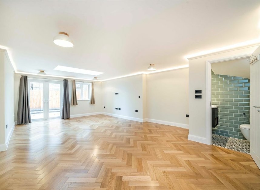 Properties let in Lanark Close - W5 1SN view5