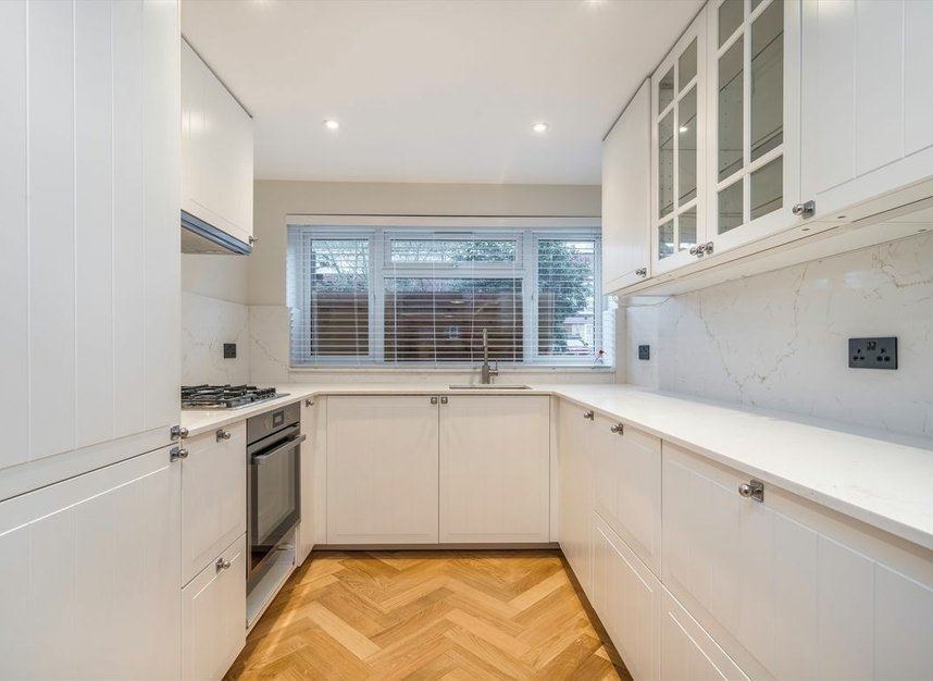 Properties let in Lanark Close - W5 1SN view3