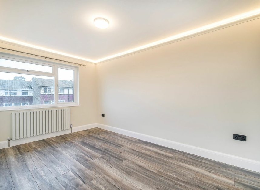 Properties let in Lanark Close - W5 1SN view7