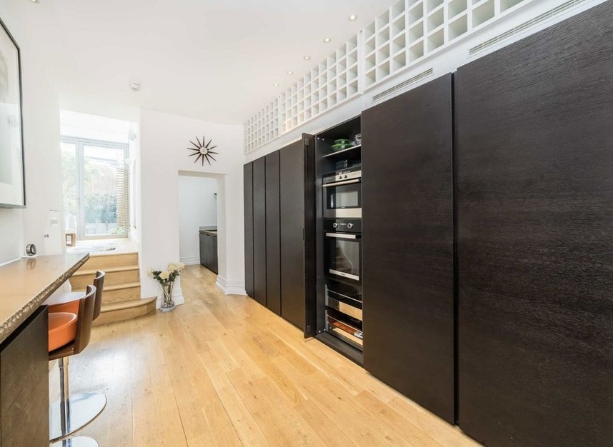 Properties to let in Lancashire Court - W1S 1EX view3