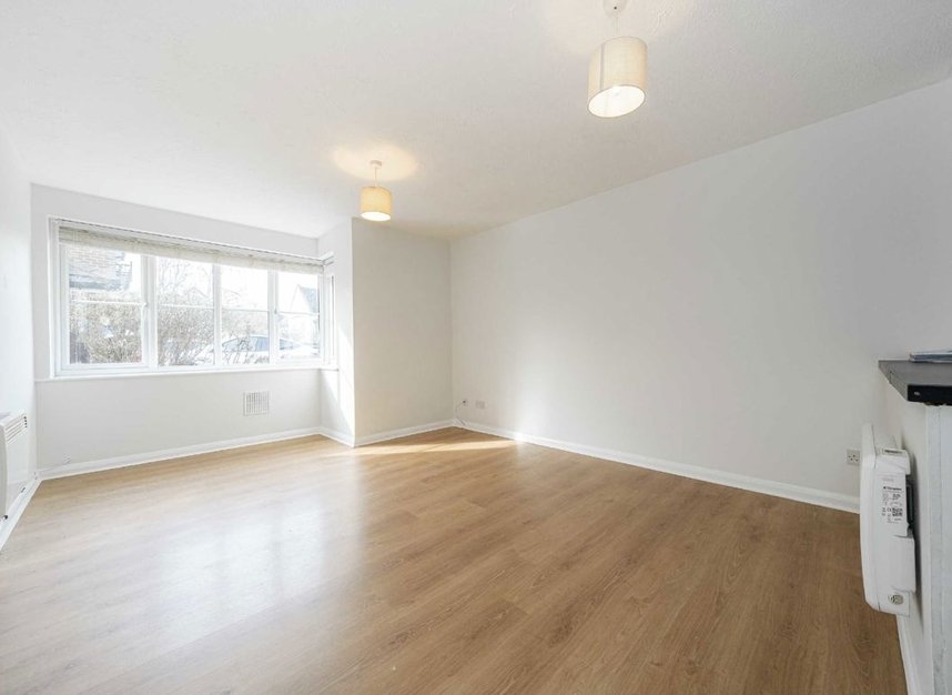 Properties let in Langridge Mews - TW12 3NZ view2