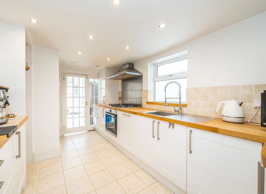 Properties to let in Lateward Road - TW8 0PL view4