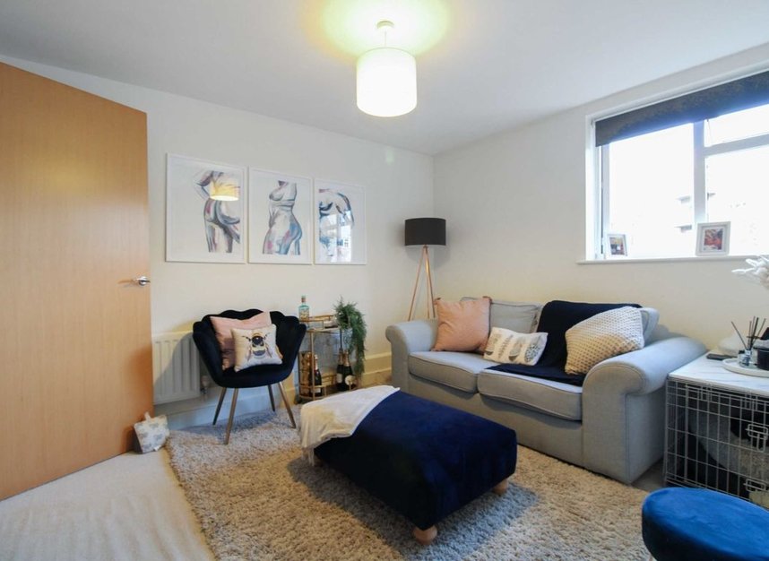 Flat to rent in Limerick Close, London, SW12 (Ref 221574) Dexters