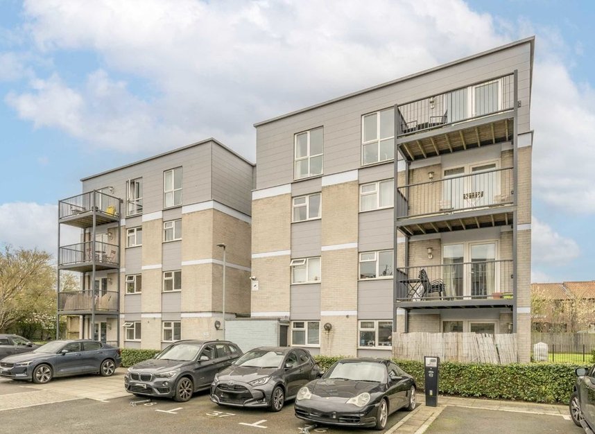 Flat to rent in Limerick Close, London, SW12 (Ref 221574) Dexters