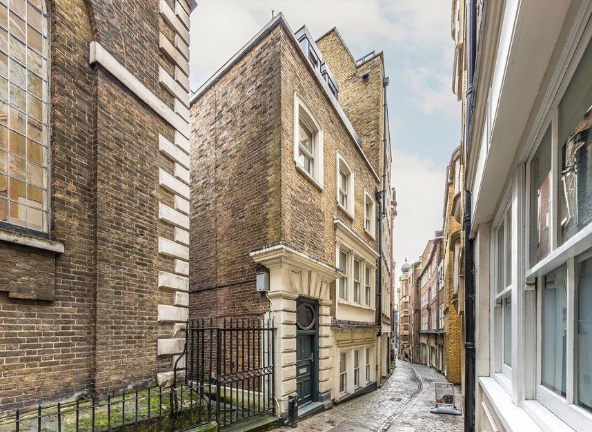 Properties to let in Lovat Lane - EC3R 8EB view1