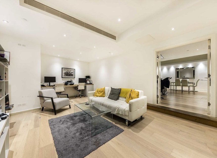 Properties to let in Lovat Lane - EC3R 8EB view6