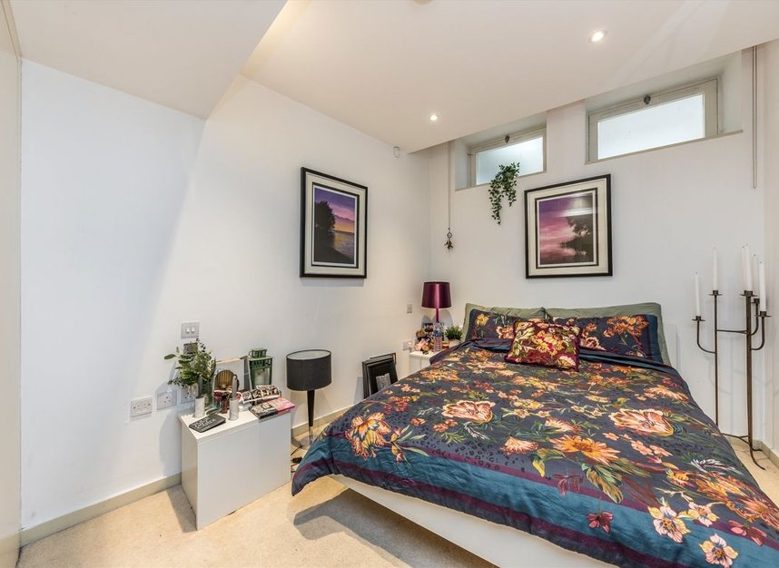 Properties to let in Lovat Lane - EC3R 8EB view8