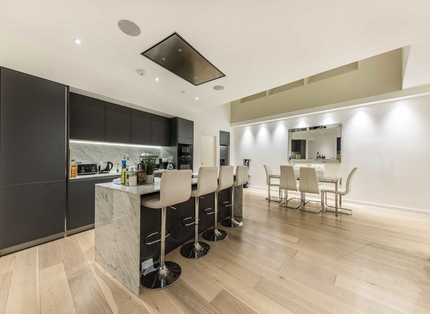 Properties to let in Lovat Lane - EC3R 8EB view4