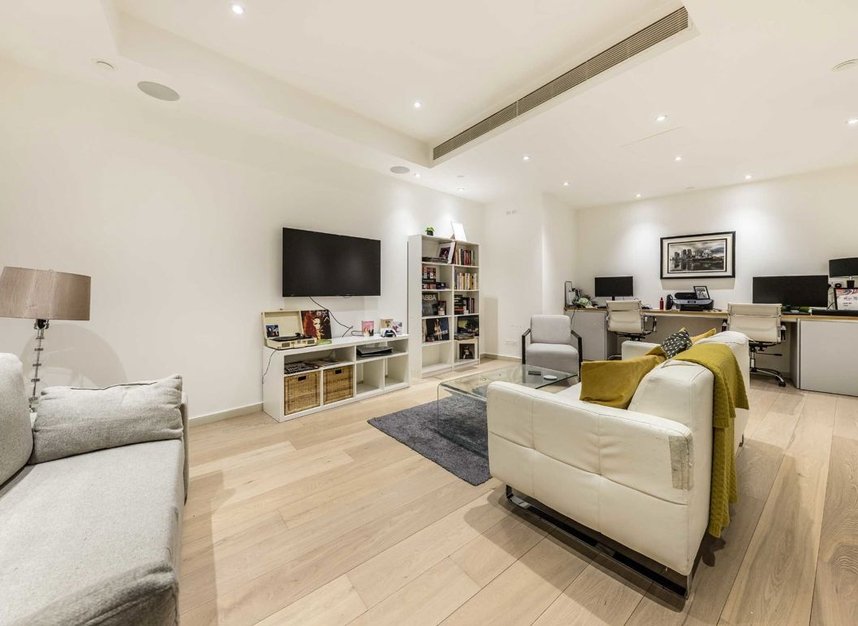 Properties to let in Lovat Lane - EC3R 8EB view7