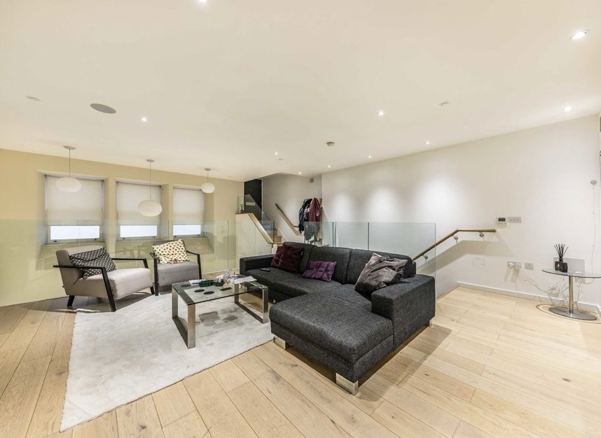 Properties to let in Lovat Lane - EC3R 8EB view2