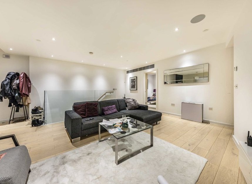 Properties to let in Lovat Lane - EC3R 8EB view3