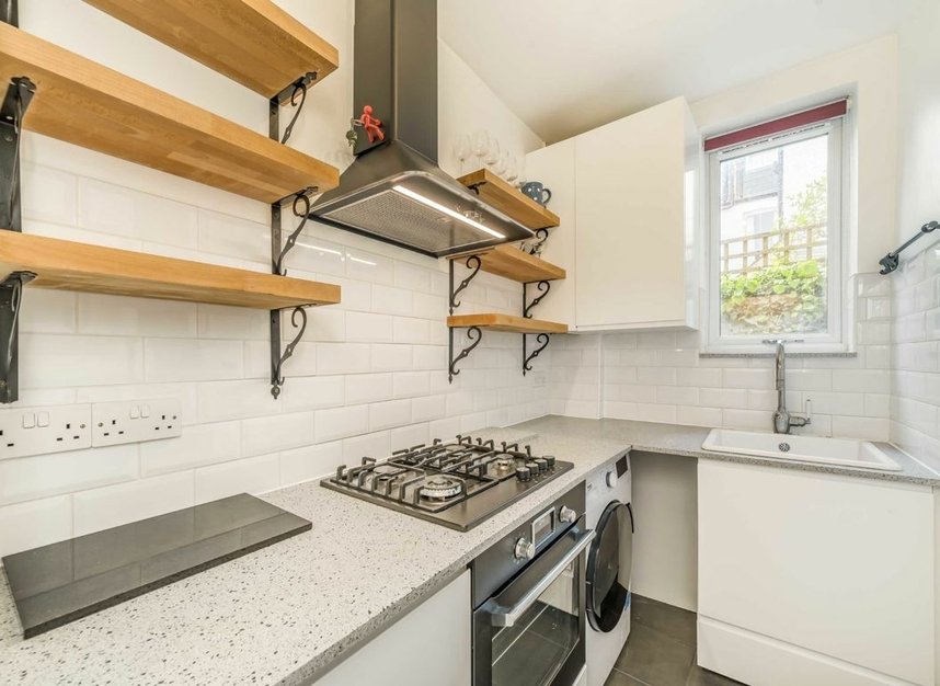 Properties to let in Lynn Road - SW12 9LA view4