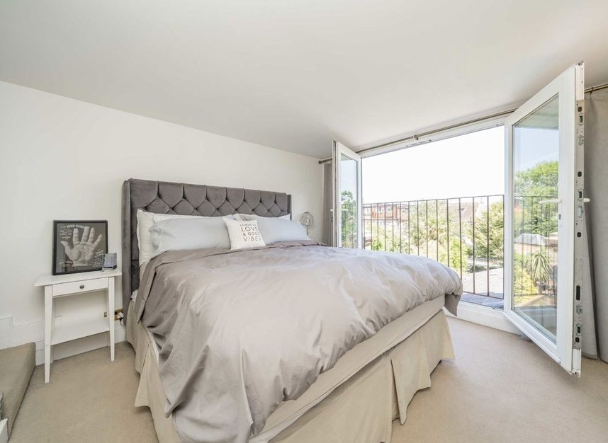 Properties to let in Lynton Avenue - W13 0EB view9