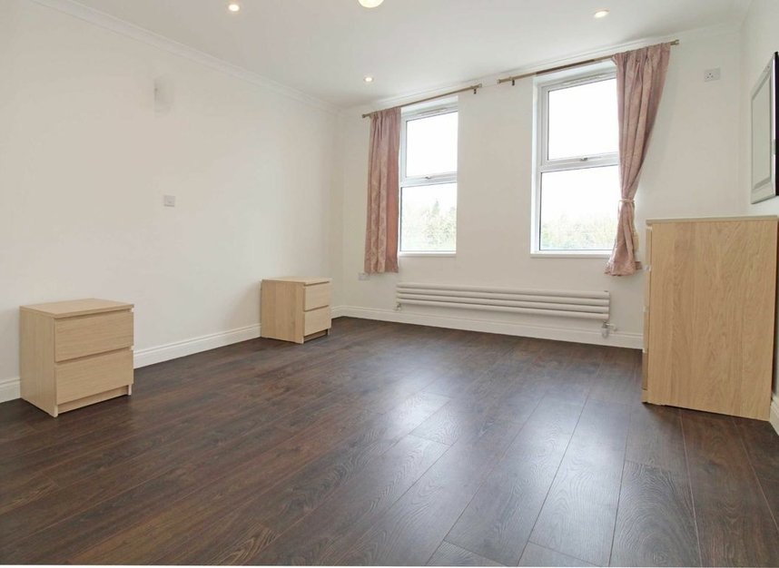 Flat to rent in Lynton Road, London, W3 (Ref 230126) Dexters