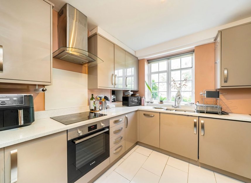 Properties to let in Lyttelton Road - N2 0EB view3