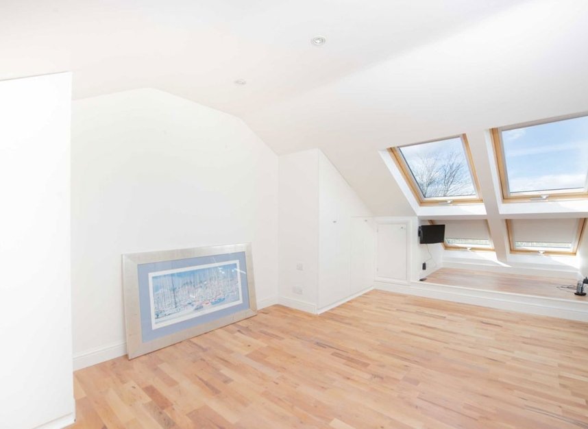 Properties to let in Malthouse Drive - W4 2NR view5